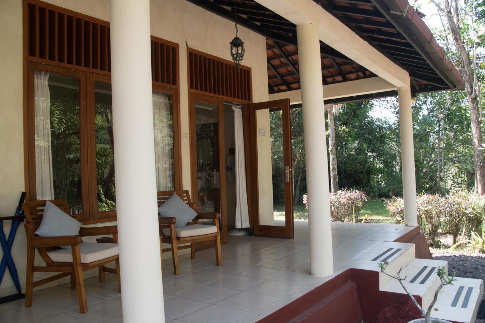Guesthouse Rumah Senang Kalibaru Extérieur photo
