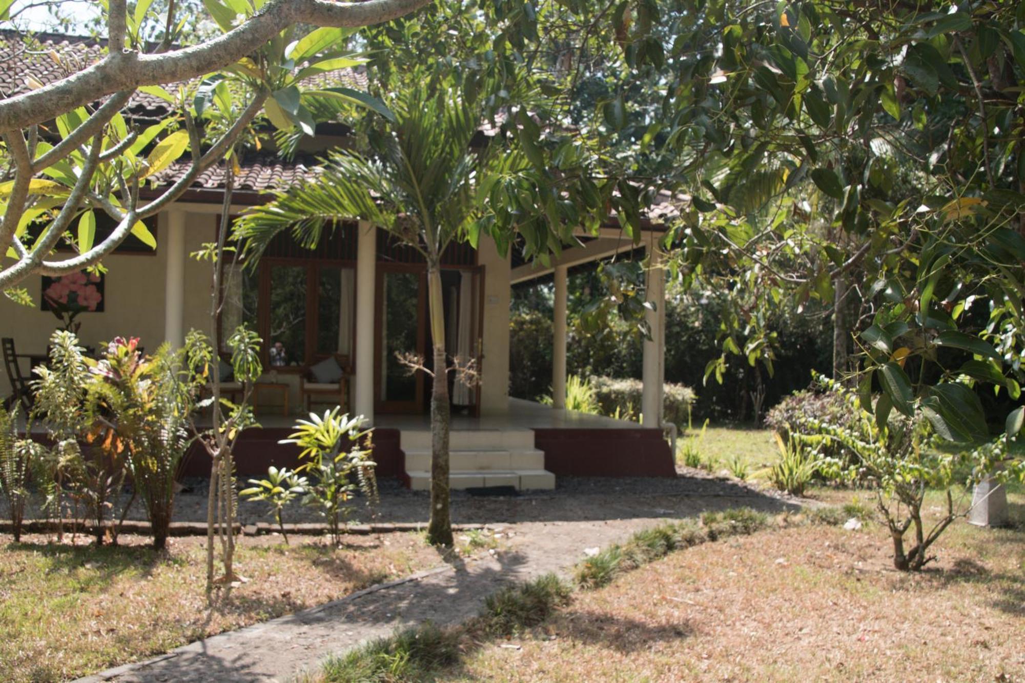 Guesthouse Rumah Senang Kalibaru Extérieur photo