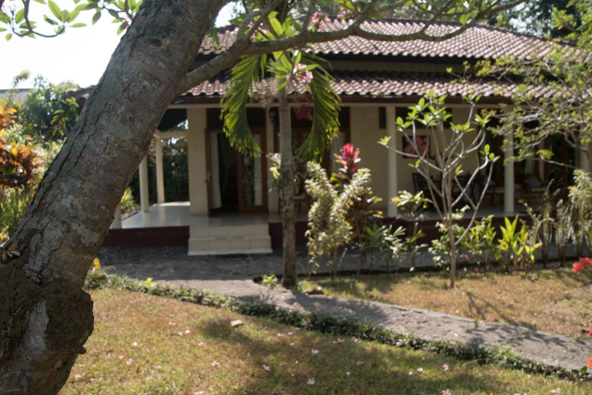 Guesthouse Rumah Senang Kalibaru Extérieur photo