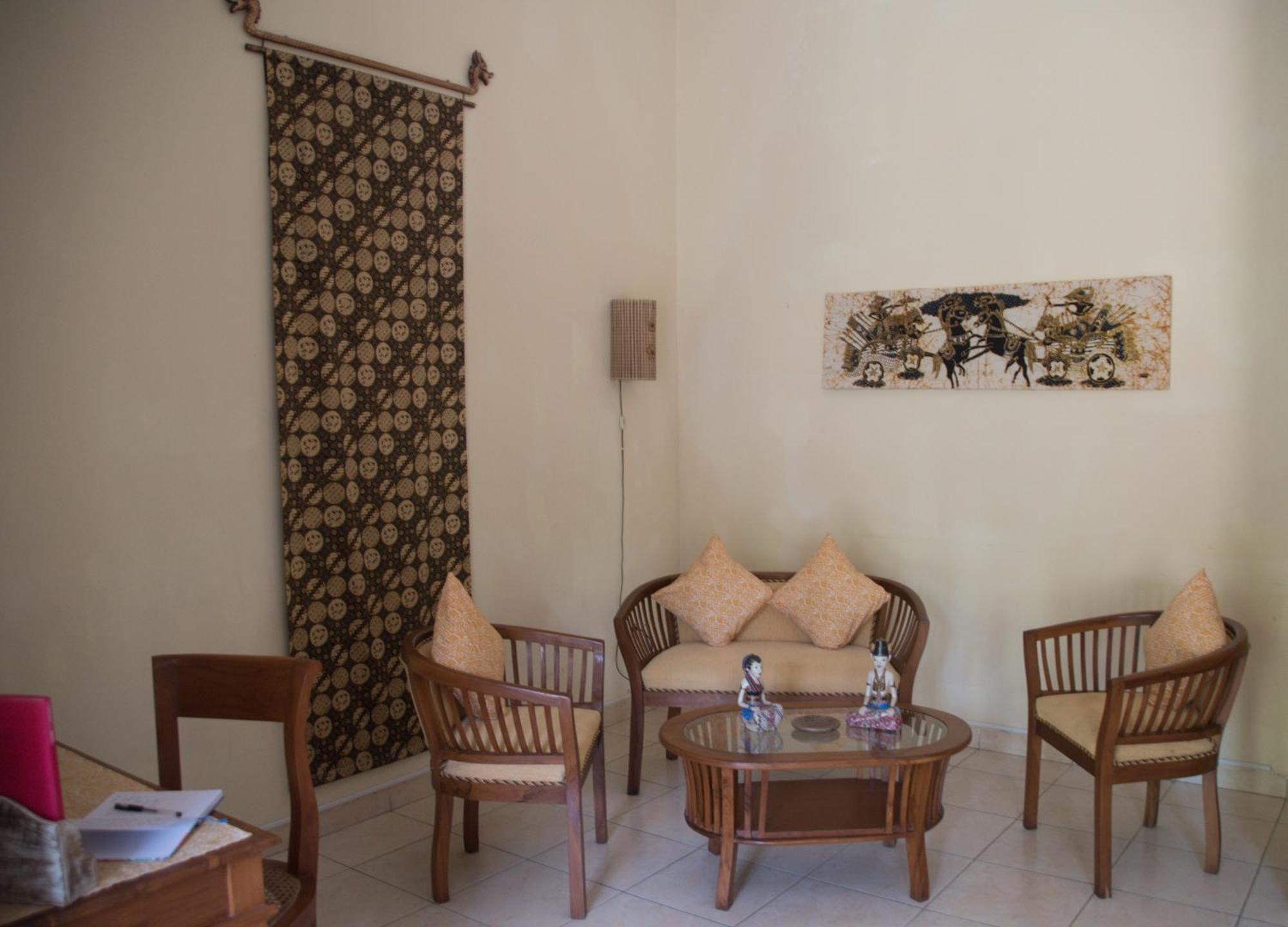 Guesthouse Rumah Senang Kalibaru Extérieur photo