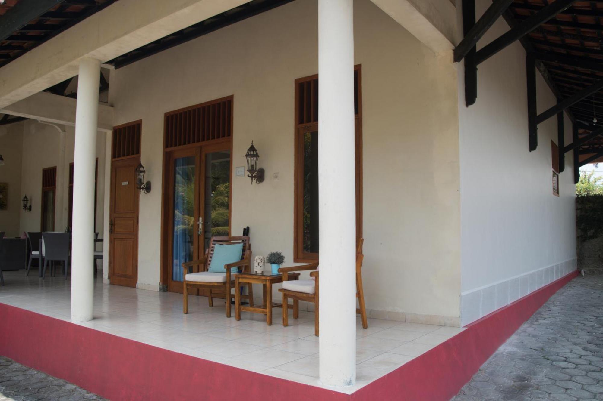 Guesthouse Rumah Senang Kalibaru Extérieur photo