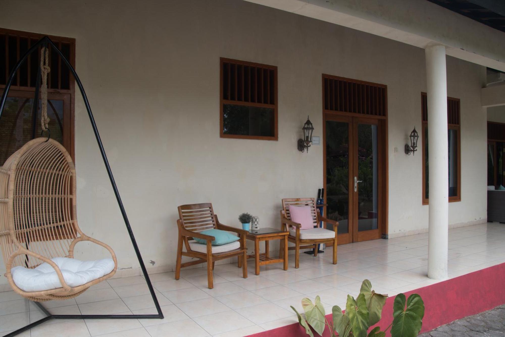 Guesthouse Rumah Senang Kalibaru Extérieur photo