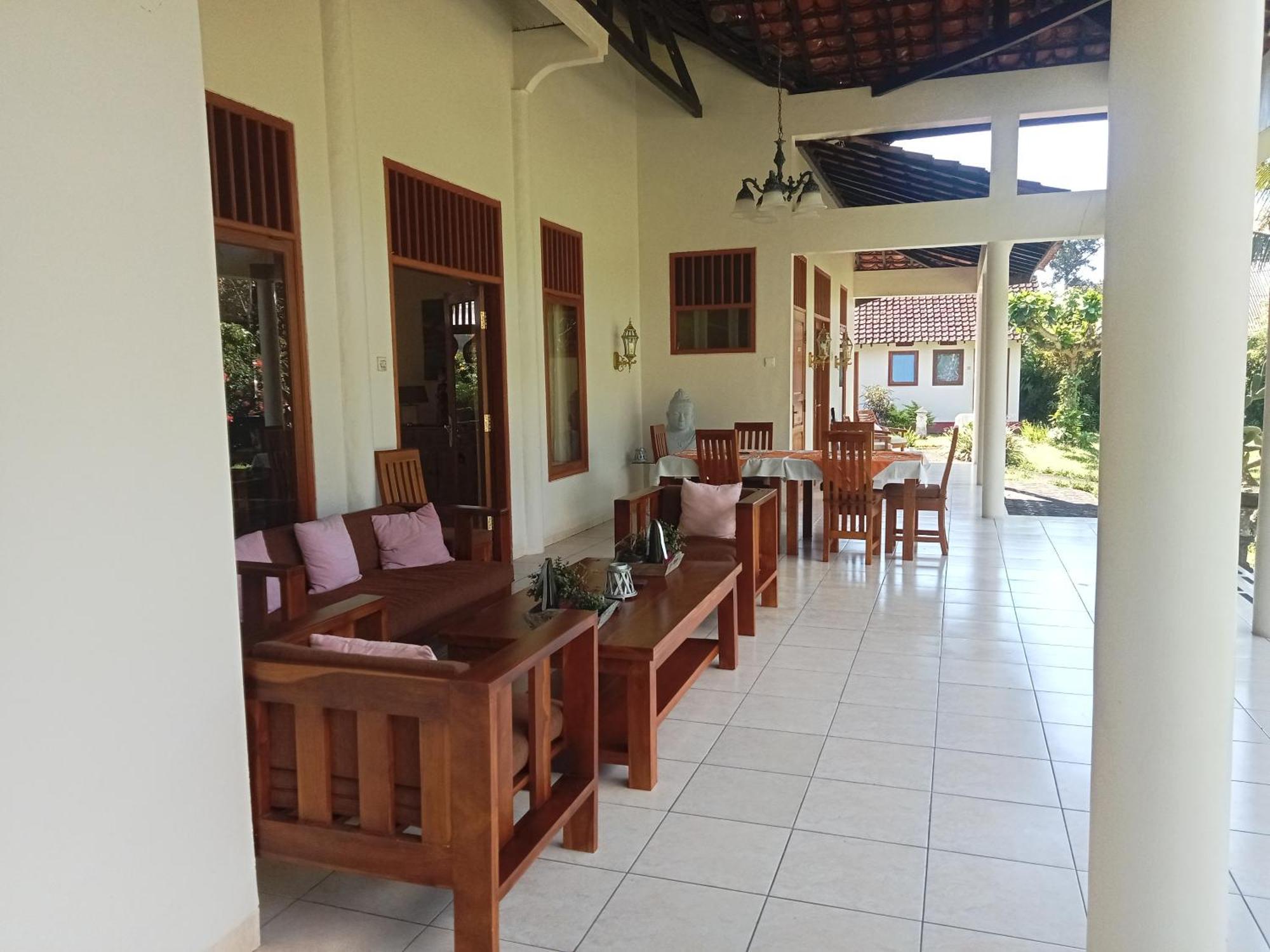Guesthouse Rumah Senang Kalibaru Extérieur photo