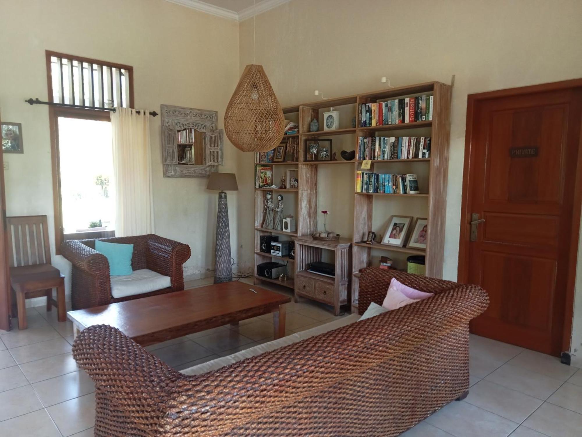 Guesthouse Rumah Senang Kalibaru Extérieur photo