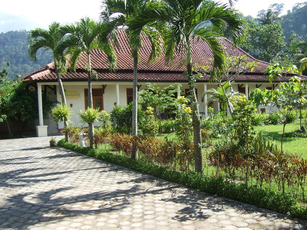 Guesthouse Rumah Senang Kalibaru Extérieur photo