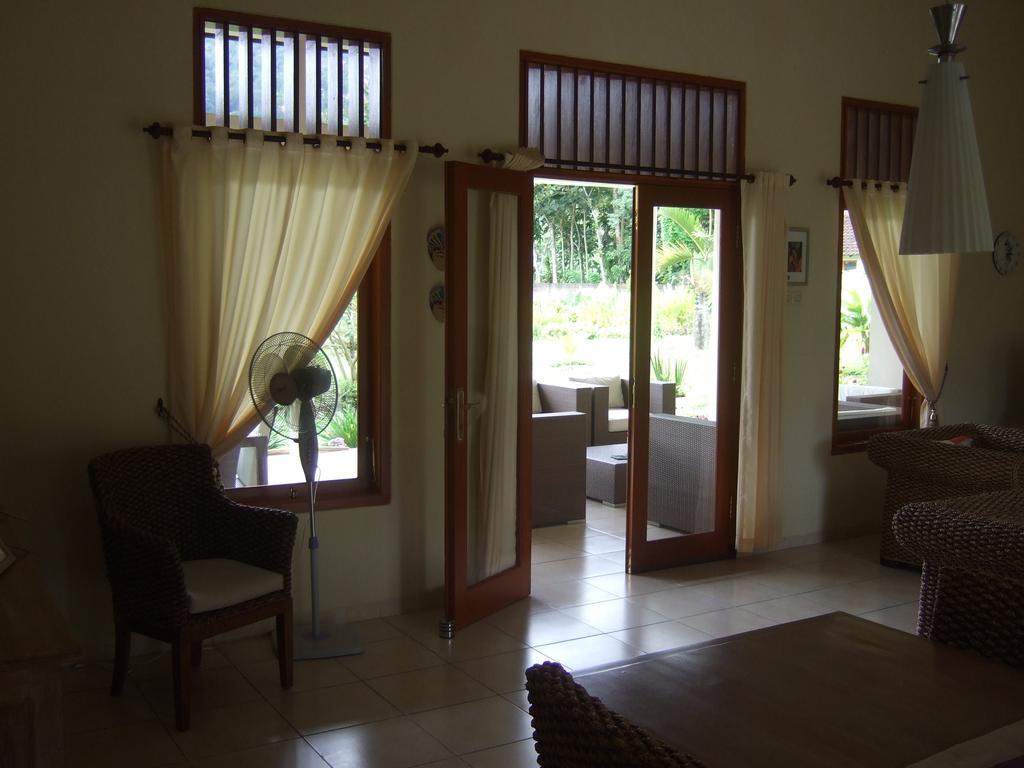 Guesthouse Rumah Senang Kalibaru Extérieur photo
