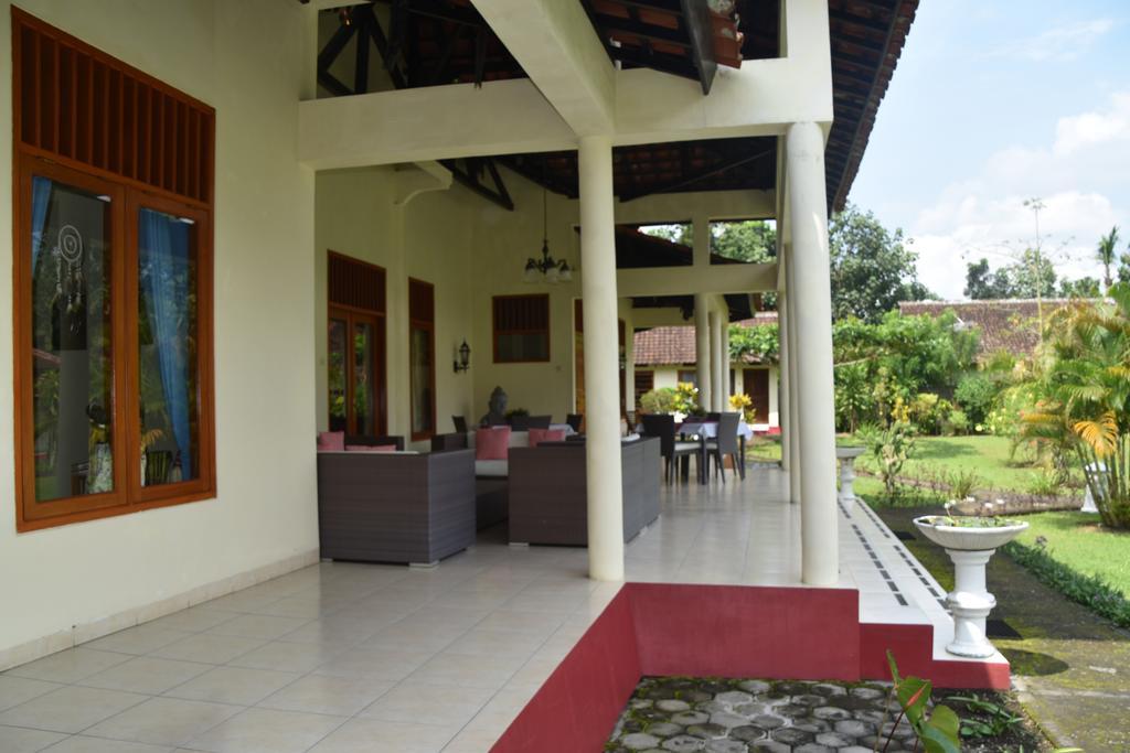 Guesthouse Rumah Senang Kalibaru Extérieur photo