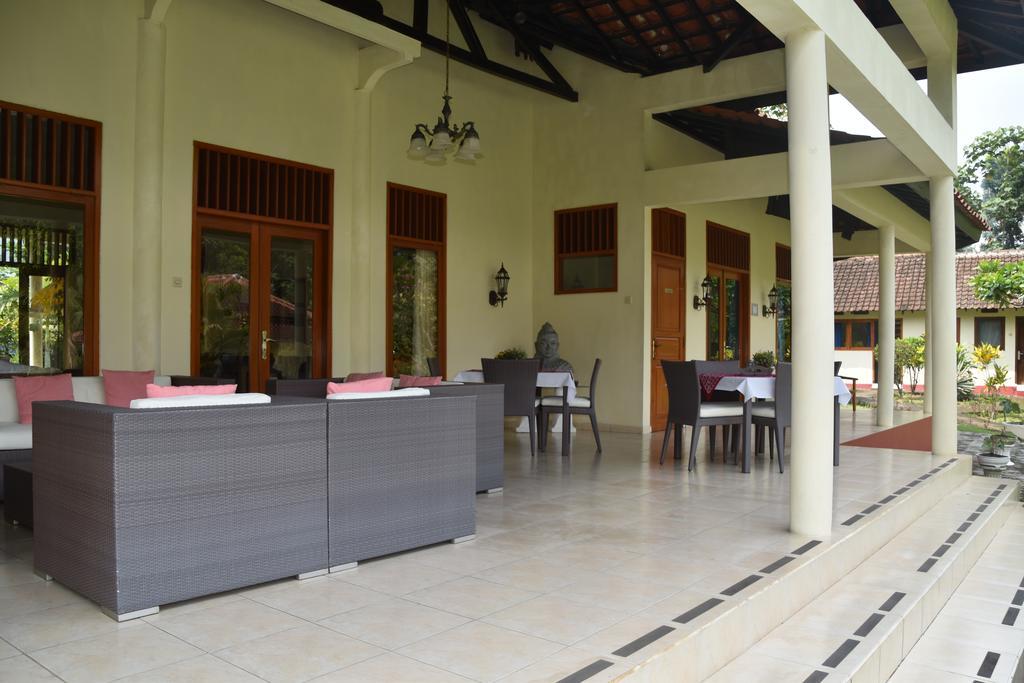 Guesthouse Rumah Senang Kalibaru Extérieur photo