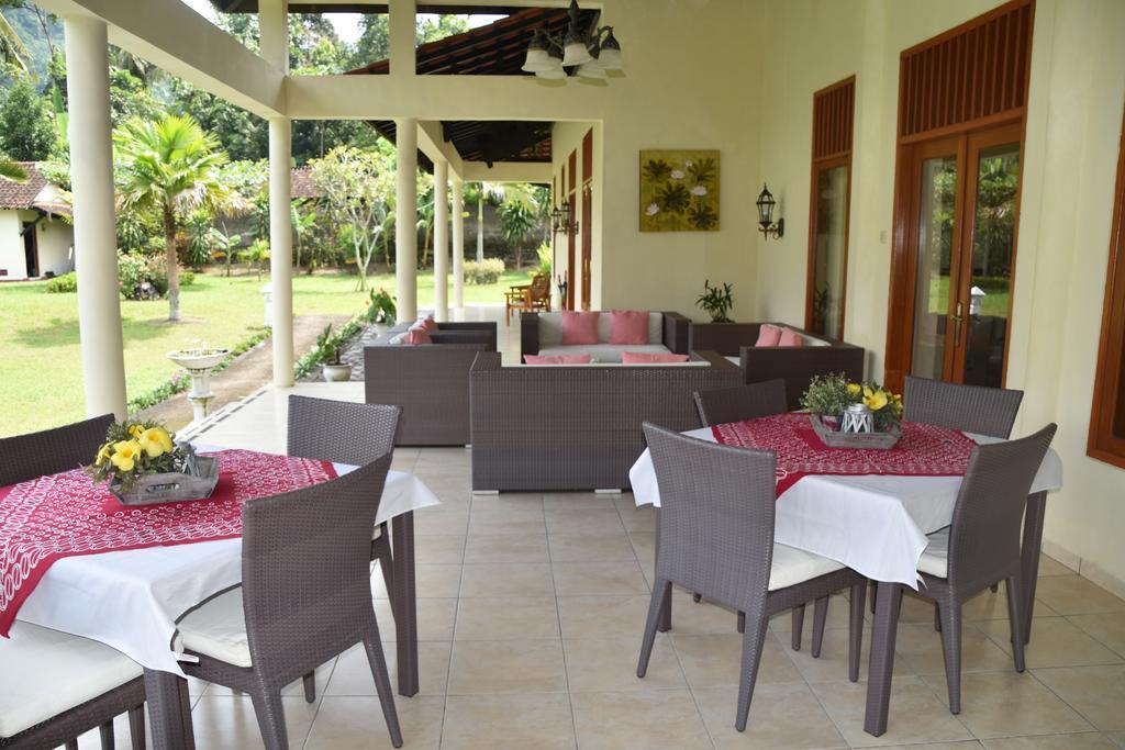 Guesthouse Rumah Senang Kalibaru Extérieur photo